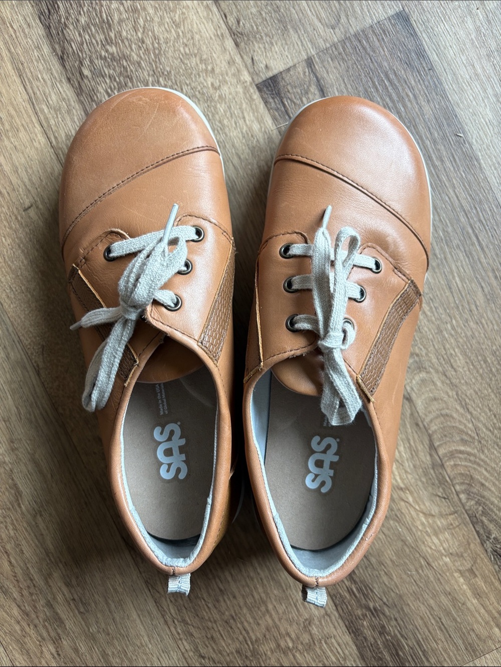 SAS women’s Cognac Leather Lace-Up Sneakers